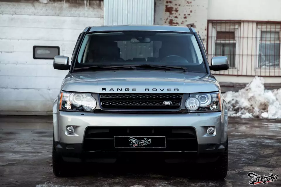 Range Rover Sport. Кузовной ремонт, антихром и окрас дисков в черный глянец!